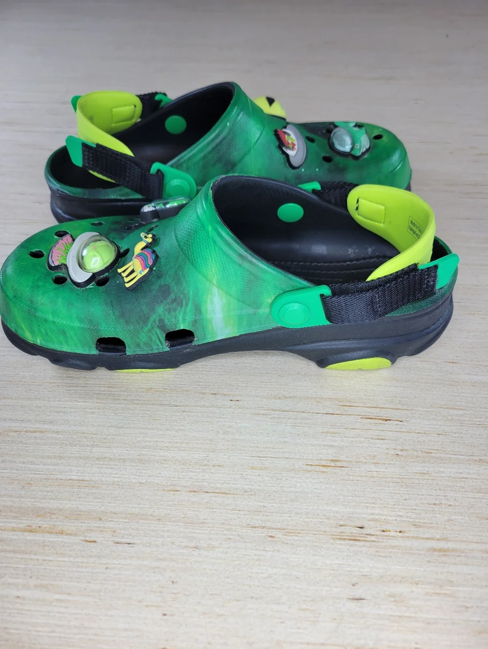 Crocs Ron English Area 54 All Terrain Clog J6 Green Cosmic Alien Graphic FLAW